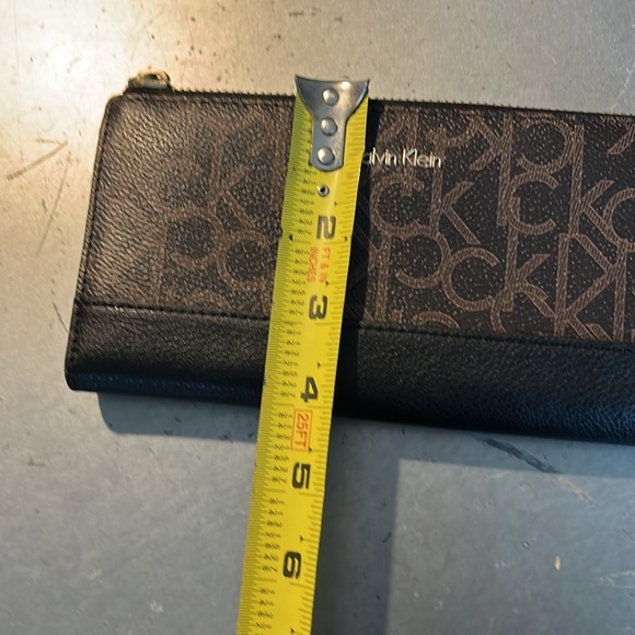 Calvin Klein Wallet. EUC - Picture 4 of 8